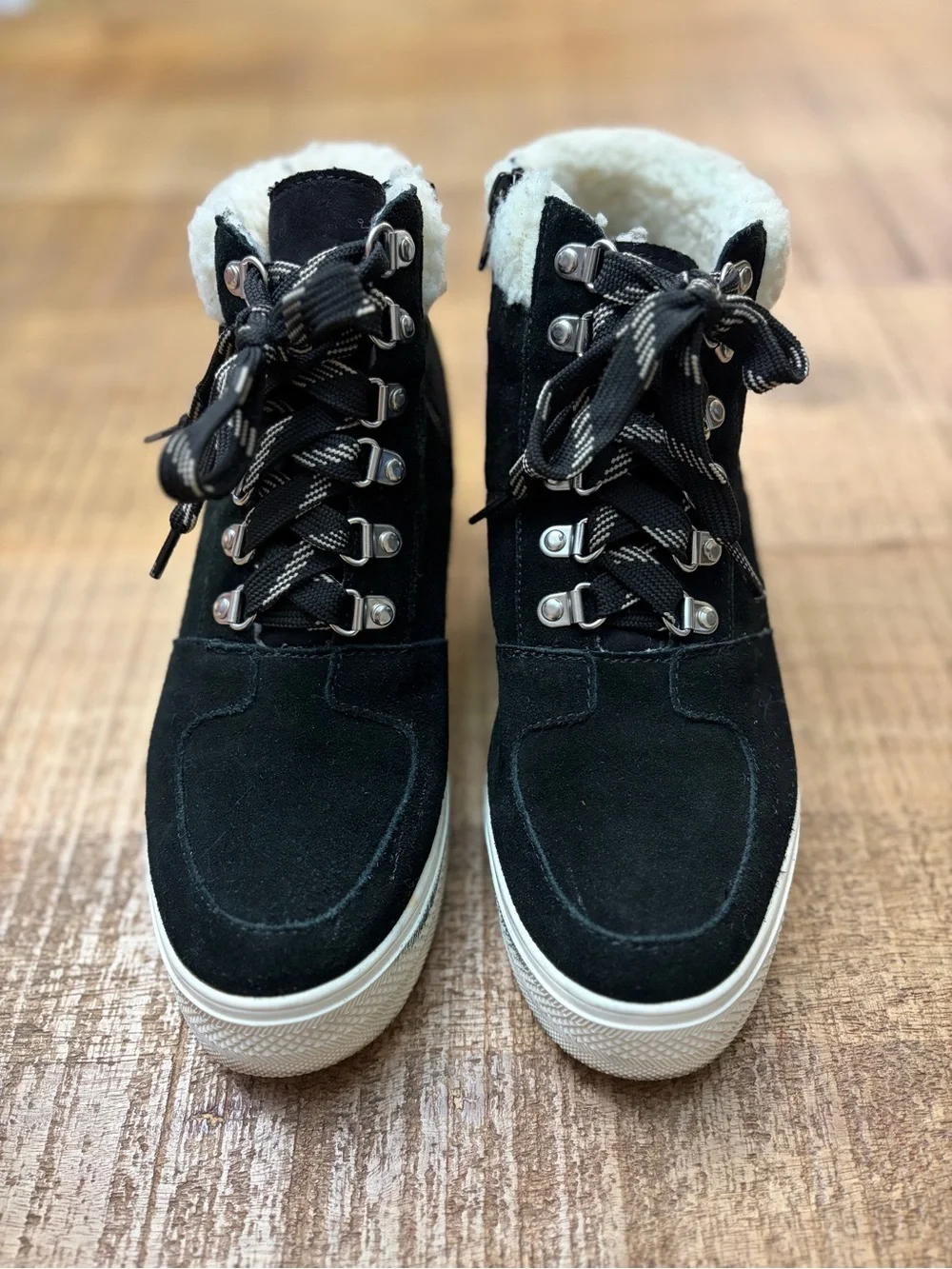 Steve Madden Black Insole with Cream Shearling Lining